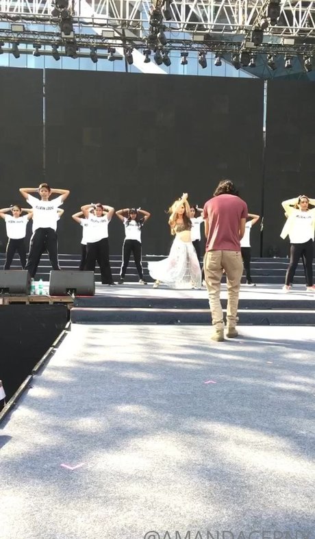 Amanda Cerny pretty actress picture