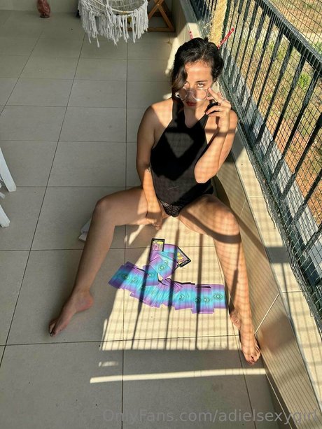 Adiel model pretty pictures