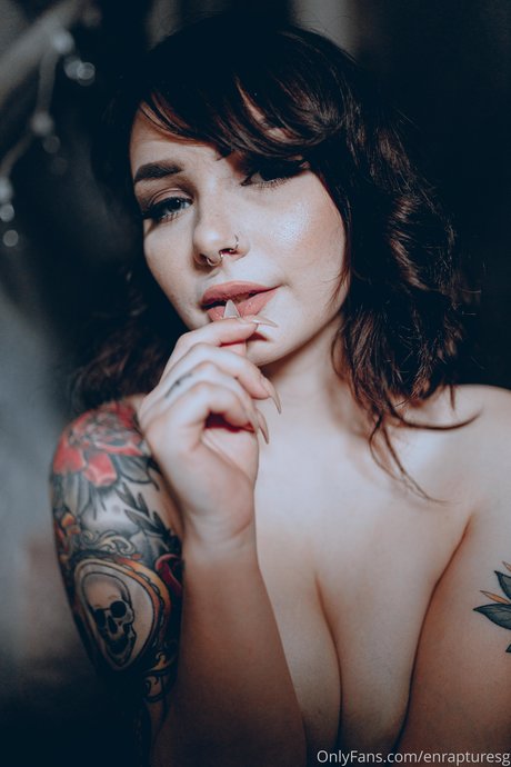 _Elise Tails adult actress photos