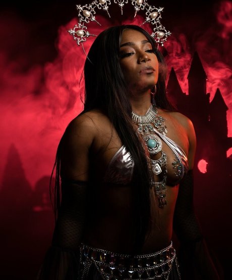 ZynahBear exclusive pornstar photos