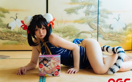 Raku model naked pic