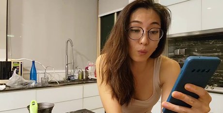 Zumi adult model photo