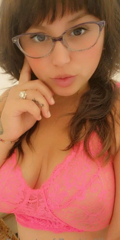 Zumbieallure model hot pics