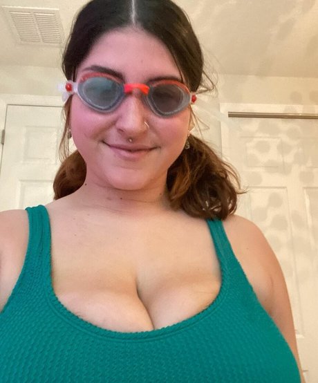 Zucchini naked model img