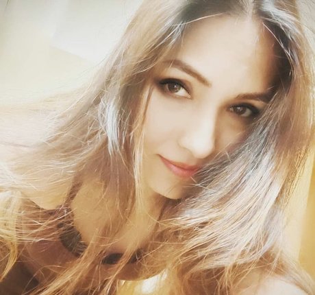 Zoya Rathore hd model pics