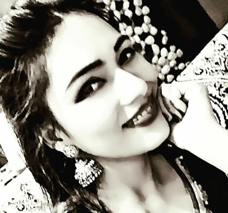 Zoya Rathore hd actress images