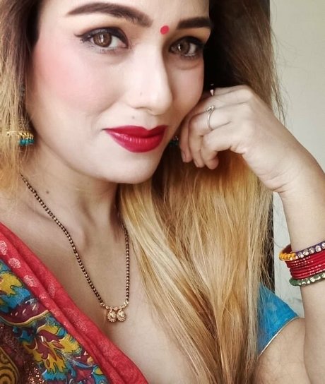 Zoya Rathore high quality actress image