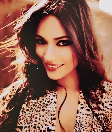 Zoya Rathore naked pornstar img