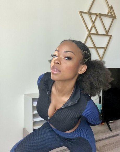 zuribellarose hot pornstar img