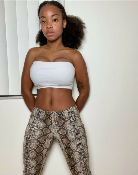 zuribellarose model xxx picture