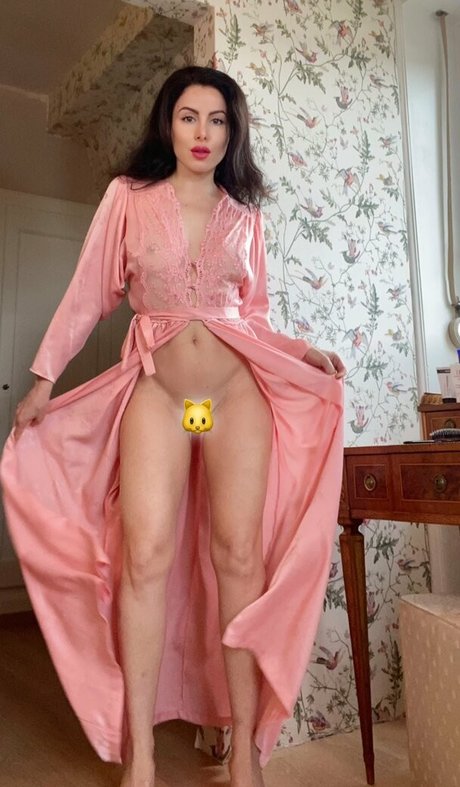 Abigail Abton star art photos