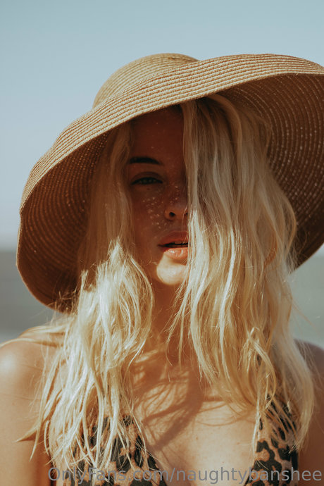 Naughtybanshee pretty model image