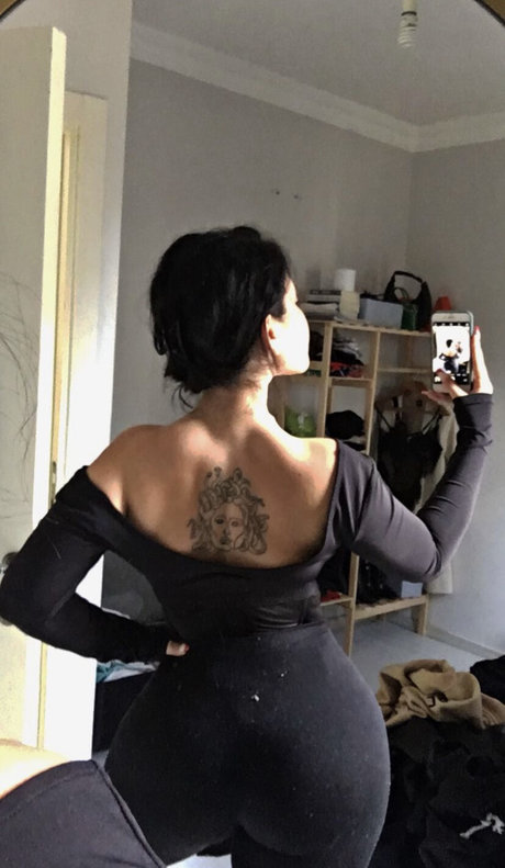 Benhaze44 pornstar pretty img