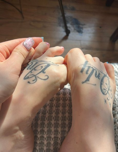 Cloversworldwide nudes model photos