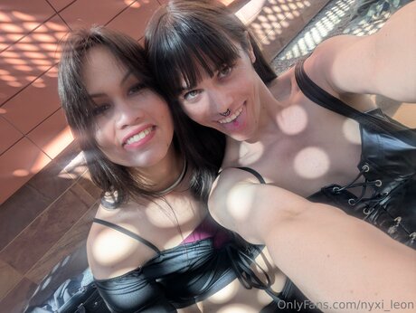 Nyxi Leon star pretty pics