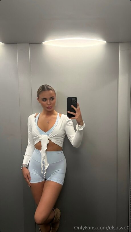 Elsasve0 hot pornstar photo