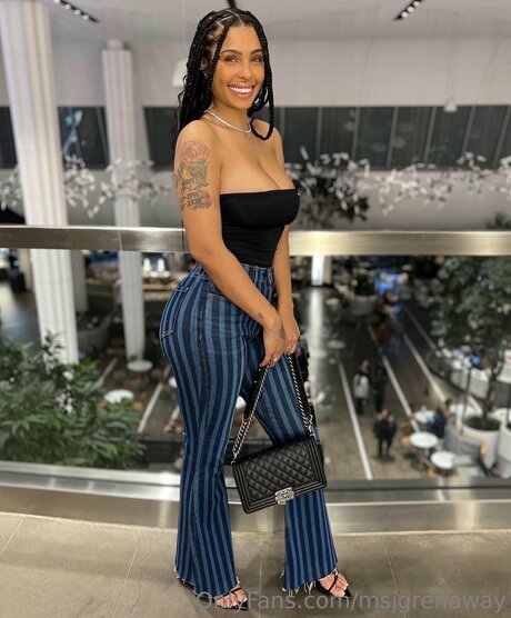 Msjgrenaway nude model photo