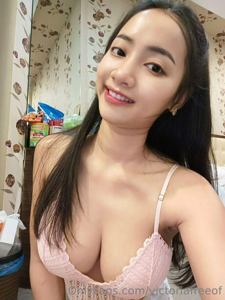 Cutenbusty hot star image