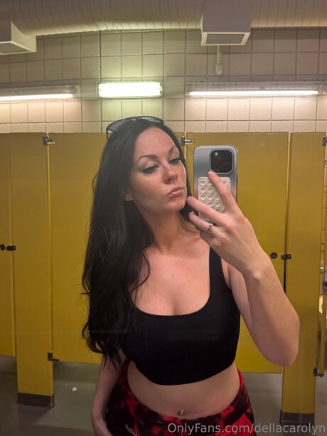 Dellacarolyn adult model galleries