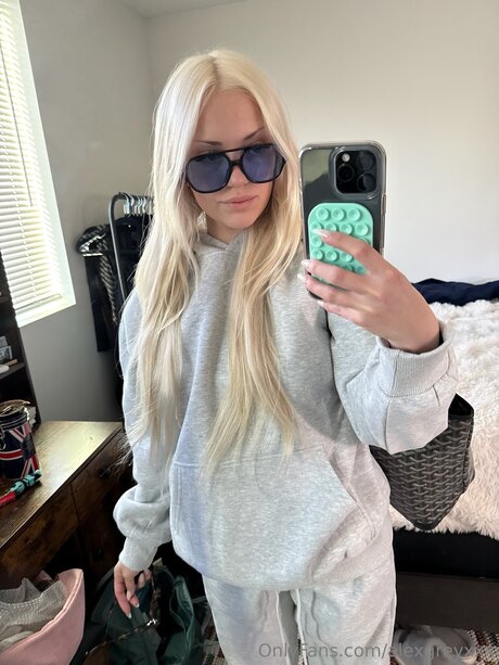 Alexgreyxxx free actress images