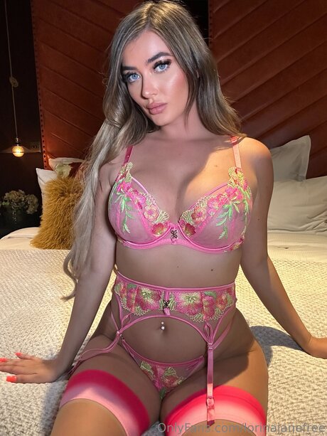 Lorinajanefree model erotic photo