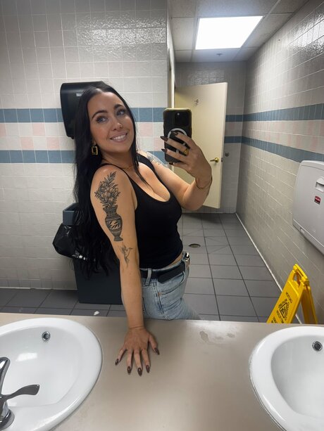 Dakotahblue hot actress picture