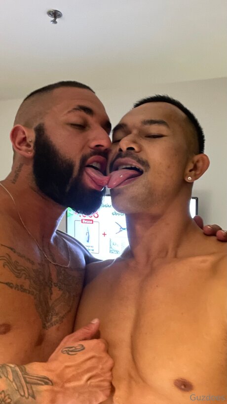 Guzdoes star top pictures