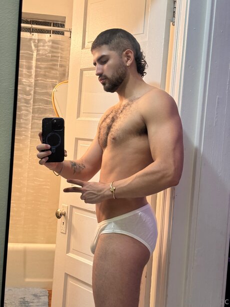 Uncutloc model hot galleries