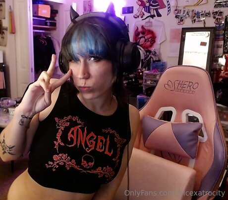 Alicexatrocity pornstar image