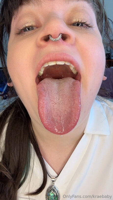 Kraebaby model art galleries