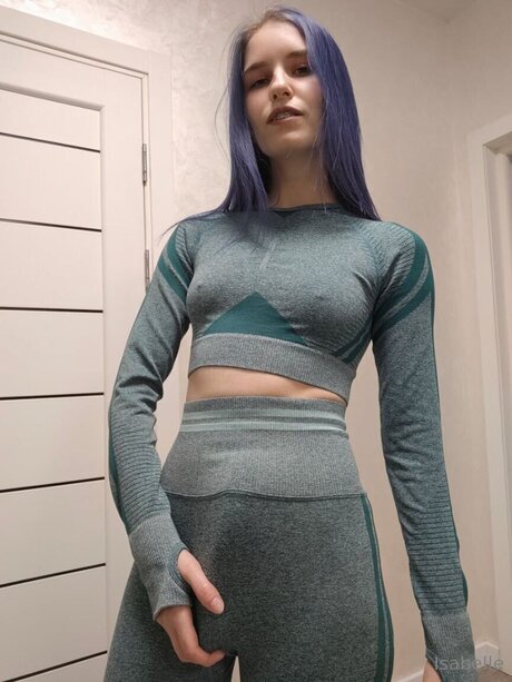 Isabelleone model free image