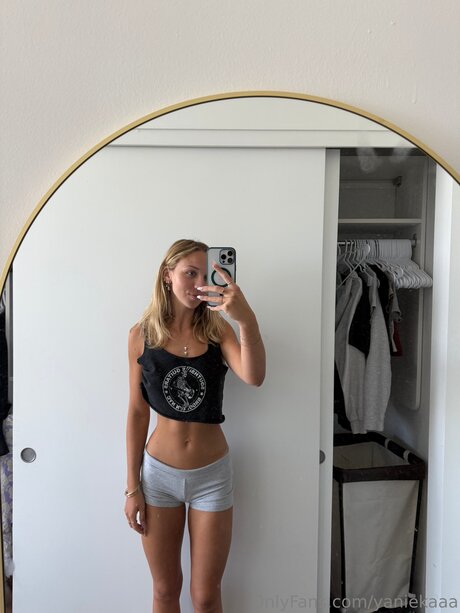 Yaniekaaa exclusive model gallery