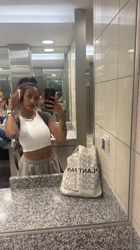 Zoeyxsinn model art archive