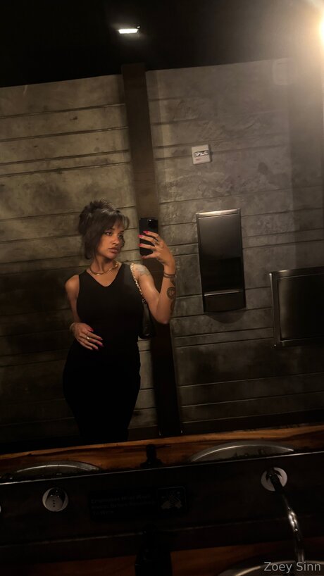 Zoeyxsinn adult model image