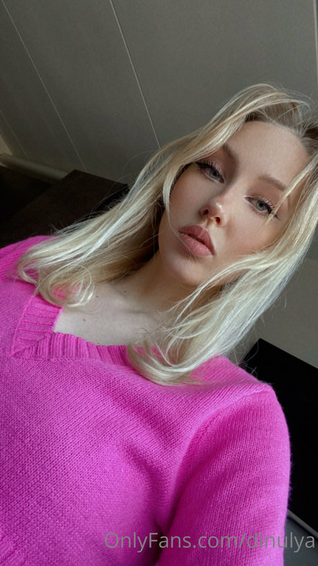 Dinulya high quality model photo