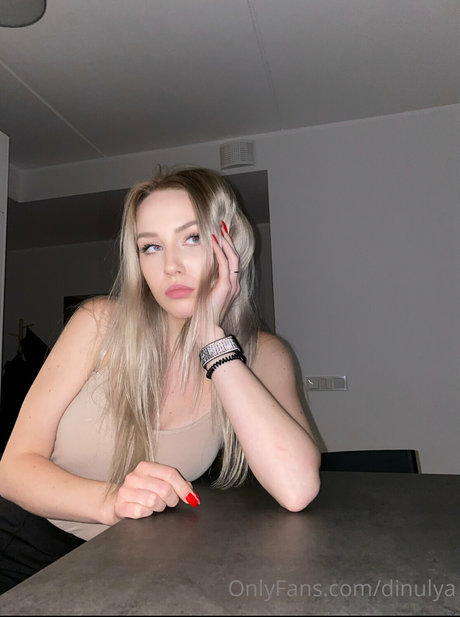 Dinulya best actress photo