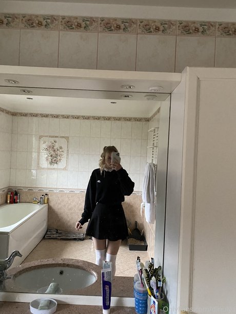 Dinulya model naked pictures