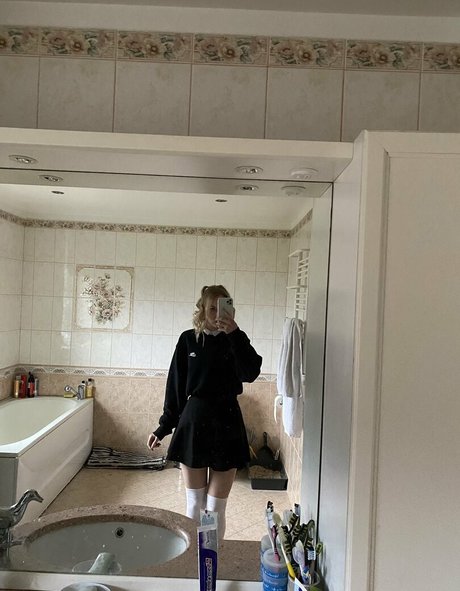 Dinulya model art pictures