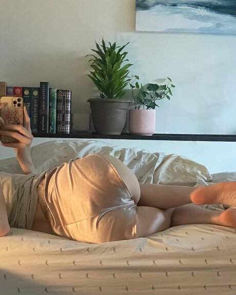 Dreamyygem naked model pic