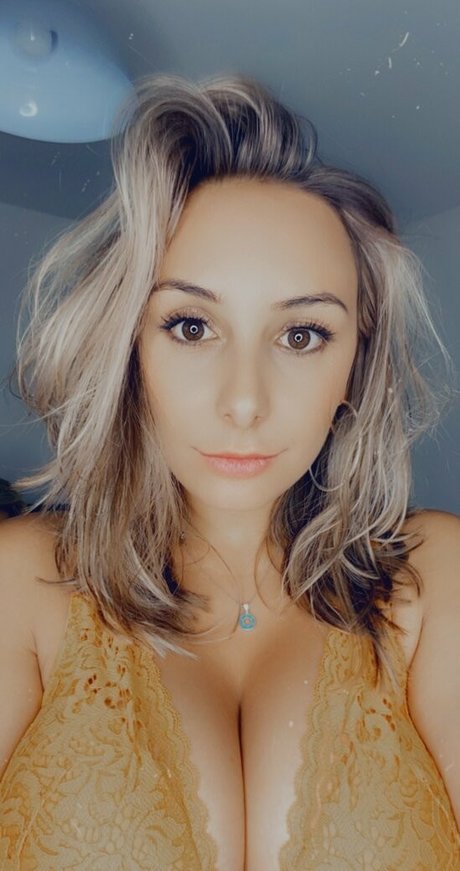 Mariah Leonne star best pic