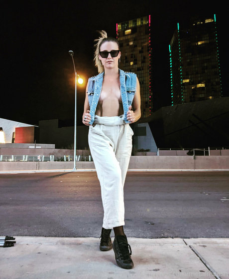 Meesh pornstar sex gallery