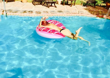 Valensoloella nudes star galleries