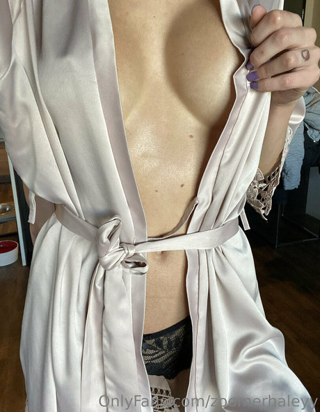 zoomerhaleyy erotic model galleries