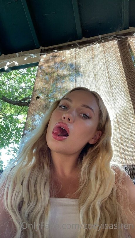 zoeyisasiren model nude pic