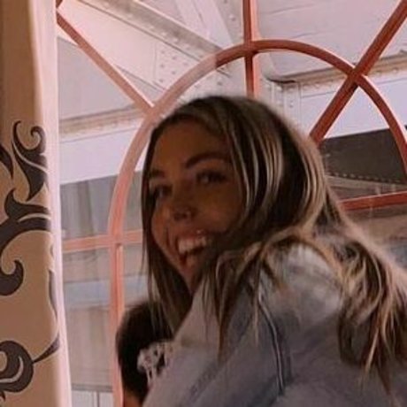 Zoey Kouskousakis perfect model photo