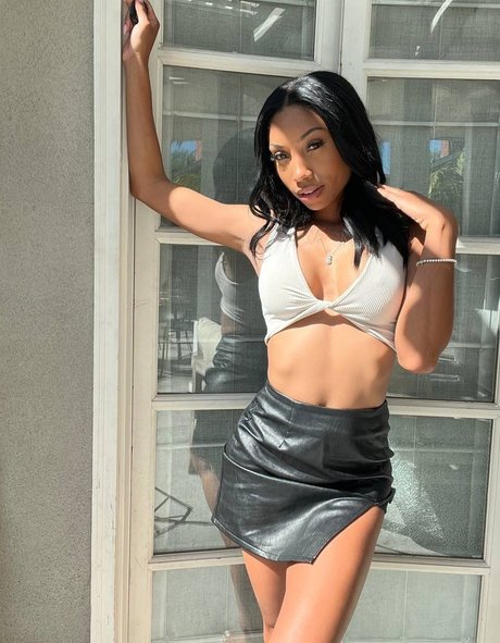 zoeyjay actress pics