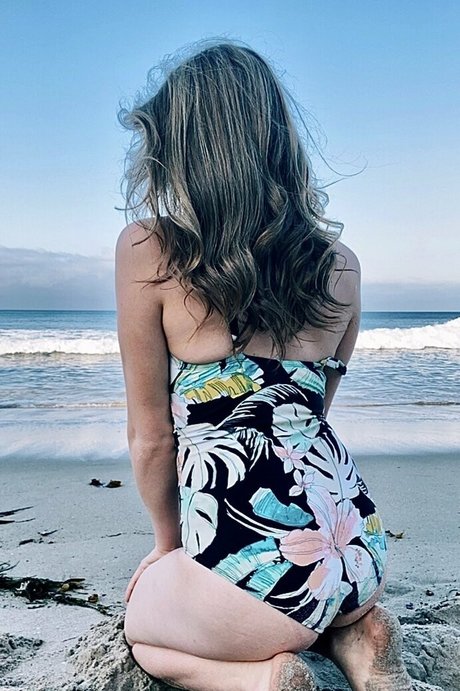 Zoeyt123 beautiful model photo