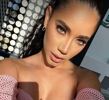 Beronika Martinez hd pornstar photos