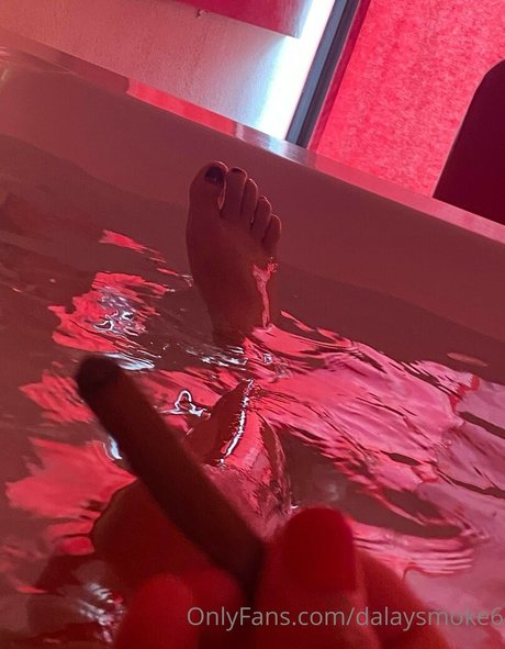 Dalaysmoke6 model naked photos