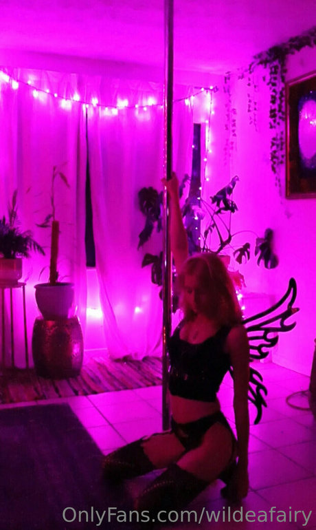 Emerald Wildea hot pornstar gallery